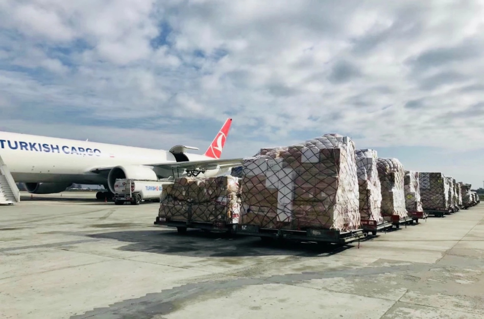 自疫情发生以来,高捷物流动员全球资源,每天投入超过400名员工,坚守在