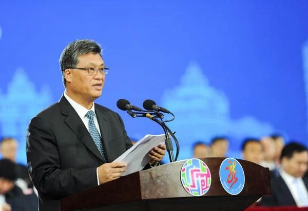 马兴瑞发表《加快数字化发展》文章